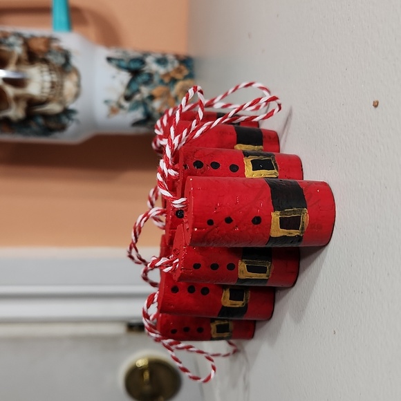 Hand Crafted Wine Corks Santa 10 Set Ornaments - Picture 1 of 4